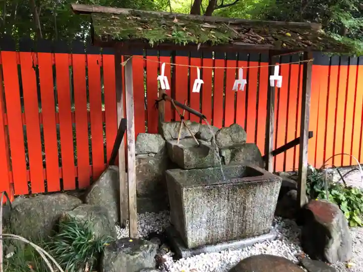 河合神社(鴨川合坐小社宅神社)の手水舎