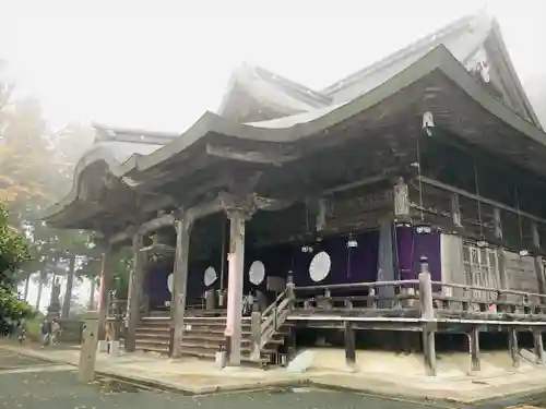 成相寺の本殿・本堂