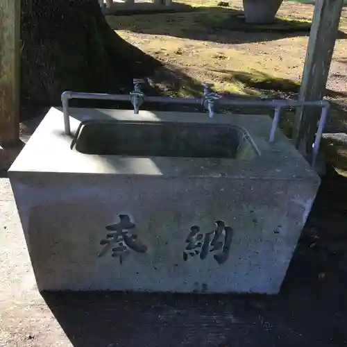 綾護国神社の手水舎