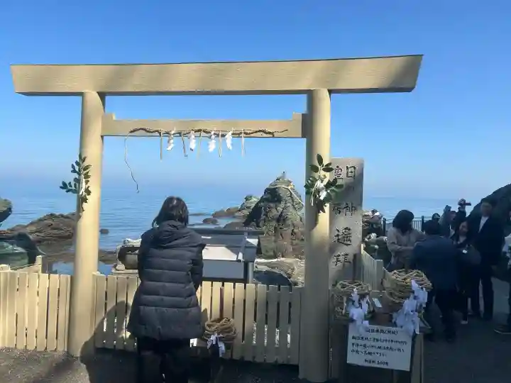 二見興玉神社の{uncategorized: "未分類", other: "その他", undefined: "問題あり", building: "その他建物", grave: "お墓", sacred_gate: "鳥居", guardian: "狛犬", statue: "像", buddha: "仏像", history: "歴史", nature: "自然", garden: "庭園", animal: "動物", pagoda: "塔", temizu: "手水舎", mountain_gate: "山門・神門", sanctuary: "本殿・本堂", subordinate: "末社・摂社", art: "芸術", scenery: "景色", jizo: "地蔵", ema: "絵馬", goshuin: "御朱印", omikuji: "おみくじ", items: "授与品その他", amulet: "お守り", goshuincho: "御朱印帳", eats: "食事", festival: "お祭り", votive_dance: "神楽", shichigosan: "七五三参", wedding: "結婚式", experience: "体験その他", initially: "初詣", around: "周辺", anti_infection: "感染症対策"}