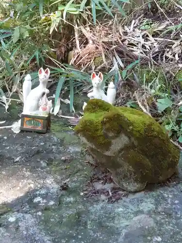 矢背負稲荷神社の狛犬