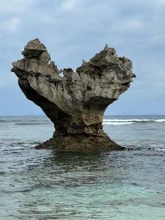 ハート岩恋守神社(沖縄県)