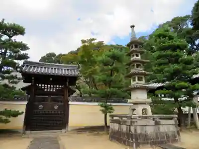 寳塔寺（宝塔寺）の山門・神門