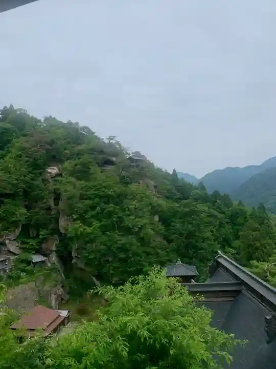 山寺日枝神社の{uncategorized: "未分類", other: "その他", undefined: "問題あり", building: "その他建物", grave: "お墓", sacred_gate: "鳥居", guardian: "狛犬", statue: "像", buddha: "仏像", history: "歴史", nature: "自然", garden: "庭園", animal: "動物", pagoda: "塔", temizu: "手水舎", mountain_gate: "山門・神門", sanctuary: "本殿・本堂", subordinate: "末社・摂社", art: "芸術", scenery: "景色", jizo: "地蔵", ema: "絵馬", goshuin: "御朱印", omikuji: "おみくじ", items: "授与品その他", amulet: "お守り", goshuincho: "御朱印帳", eats: "食事", festival: "お祭り", votive_dance: "神楽", shichigosan: "七五三参", wedding: "結婚式", experience: "体験その他", initially: "初詣", around: "周辺", anti_infection: "感染症対策"}