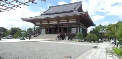 西新井大師総持寺の本殿・本堂