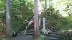 猿丸神社の建物その他