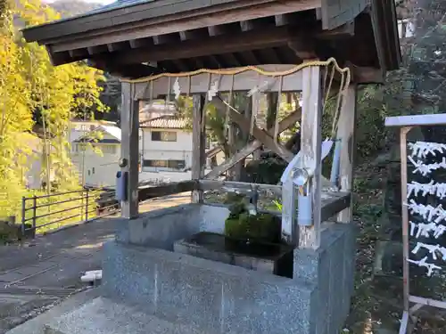 椎宮八幡神社の手水舎