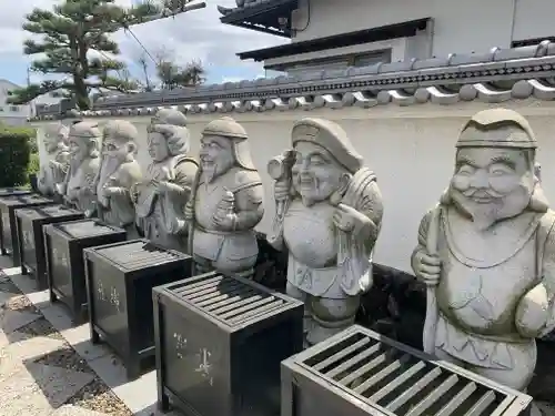 姫金神社の像