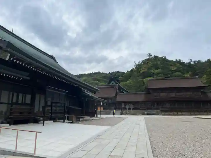 出雲大社の{uncategorized: "未分類", other: "その他", undefined: "問題あり", building: "その他建物", grave: "お墓", sacred_gate: "鳥居", guardian: "狛犬", statue: "像", buddha: "仏像", history: "歴史", nature: "自然", garden: "庭園", animal: "動物", pagoda: "塔", temizu: "手水舎", mountain_gate: "山門・神門", sanctuary: "本殿・本堂", subordinate: "末社・摂社", art: "芸術", scenery: "景色", jizo: "地蔵", ema: "絵馬", goshuin: "御朱印", omikuji: "おみくじ", items: "授与品その他", amulet: "お守り", goshuincho: "御朱印帳", eats: "食事", festival: "お祭り", votive_dance: "神楽", shichigosan: "七五三参", wedding: "結婚式", experience: "体験その他", initially: "初詣", around: "周辺", anti_infection: "感染症対策"}