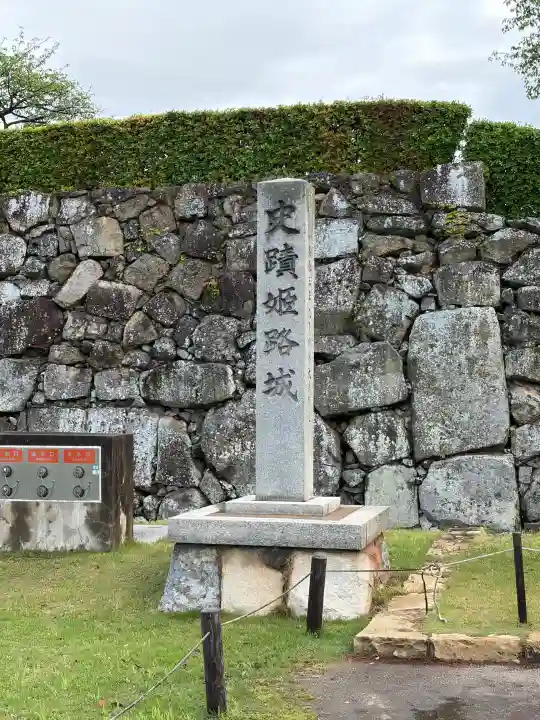 姫路神社の{uncategorized: "未分類", other: "その他", undefined: "問題あり", building: "その他建物", grave: "お墓", sacred_gate: "鳥居", guardian: "狛犬", statue: "像", buddha: "仏像", history: "歴史", nature: "自然", garden: "庭園", animal: "動物", pagoda: "塔", temizu: "手水舎", mountain_gate: "山門・神門", sanctuary: "本殿・本堂", subordinate: "末社・摂社", art: "芸術", scenery: "景色", jizo: "地蔵", ema: "絵馬", goshuin: "御朱印", omikuji: "おみくじ", items: "授与品その他", amulet: "お守り", goshuincho: "御朱印帳", eats: "食事", festival: "お祭り", votive_dance: "神楽", shichigosan: "七五三参", wedding: "結婚式", experience: "体験その他", initially: "初詣", around: "周辺", anti_infection: "感染症対策"}