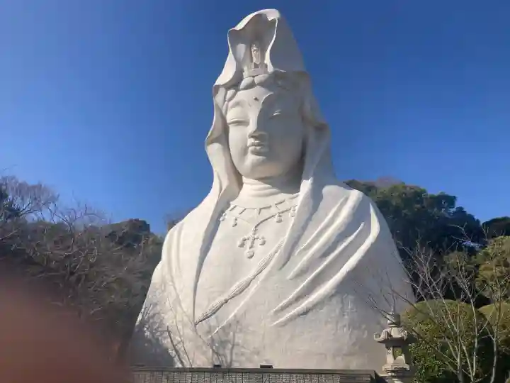 大船観音寺の{uncategorized: "未分類", other: "その他", undefined: "問題あり", building: "その他建物", grave: "お墓", sacred_gate: "鳥居", guardian: "狛犬", statue: "像", buddha: "仏像", history: "歴史", nature: "自然", garden: "庭園", animal: "動物", pagoda: "塔", temizu: "手水舎", mountain_gate: "山門・神門", sanctuary: "本殿・本堂", subordinate: "末社・摂社", art: "芸術", scenery: "景色", jizo: "地蔵", ema: "絵馬", goshuin: "御朱印", omikuji: "おみくじ", items: "授与品その他", amulet: "お守り", goshuincho: "御朱印帳", eats: "食事", festival: "お祭り", votive_dance: "神楽", shichigosan: "七五三参", wedding: "結婚式", experience: "体験その他", initially: "初詣", around: "周辺", anti_infection: "感染症対策"}