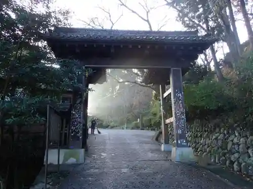 金峯神社の山門