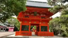 穴八幡宮の山門