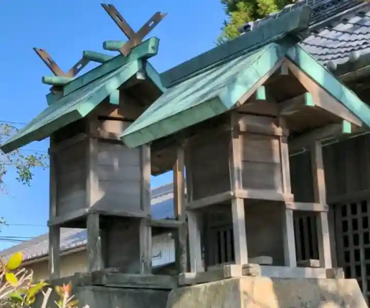 神明社(半頭神明社)の{uncategorized: "未分類", other: "その他", undefined: "問題あり", building: "その他建物", grave: "お墓", sacred_gate: "鳥居", guardian: "狛犬", statue: "像", buddha: "仏像", history: "歴史", nature: "自然", garden: "庭園", animal: "動物", pagoda: "塔", temizu: "手水舎", mountain_gate: "山門・神門", sanctuary: "本殿・本堂", subordinate: "末社・摂社", art: "芸術", scenery: "景色", jizo: "地蔵", ema: "絵馬", goshuin: "御朱印", omikuji: "おみくじ", items: "授与品その他", amulet: "お守り", goshuincho: "御朱印帳", eats: "食事", festival: "お祭り", votive_dance: "神楽", shichigosan: "七五三参", wedding: "結婚式", experience: "体験その他", initially: "初詣", around: "周辺", anti_infection: "感染症対策"}