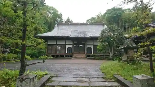 観音寺の本殿