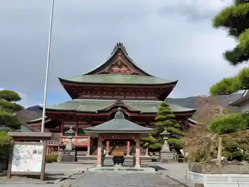 甲斐善光寺の本殿