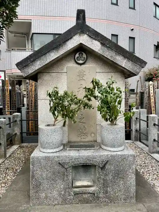 寳蓮寺の{uncategorized: "未分類", other: "その他", undefined: "問題あり", building: "その他建物", grave: "お墓", sacred_gate: "鳥居", guardian: "狛犬", statue: "像", buddha: "仏像", history: "歴史", nature: "自然", garden: "庭園", animal: "動物", pagoda: "塔", temizu: "手水舎", mountain_gate: "山門・神門", sanctuary: "本殿・本堂", subordinate: "末社・摂社", art: "芸術", scenery: "景色", jizo: "地蔵", ema: "絵馬", goshuin: "御朱印", omikuji: "おみくじ", items: "授与品その他", amulet: "お守り", goshuincho: "御朱印帳", eats: "食事", festival: "お祭り", votive_dance: "神楽", shichigosan: "七五三参", wedding: "結婚式", experience: "体験その他", initially: "初詣", around: "周辺", anti_infection: "感染症対策"}