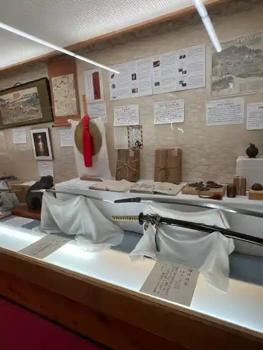 宇都宮二荒山神社の{uncategorized: "未分類", other: "その他", undefined: "問題あり", building: "その他建物", grave: "お墓", sacred_gate: "鳥居", guardian: "狛犬", statue: "像", buddha: "仏像", history: "歴史", nature: "自然", garden: "庭園", animal: "動物", pagoda: "塔", temizu: "手水舎", mountain_gate: "山門・神門", sanctuary: "本殿・本堂", subordinate: "末社・摂社", art: "芸術", scenery: "景色", jizo: "地蔵", ema: "絵馬", goshuin: "御朱印", omikuji: "おみくじ", items: "授与品その他", amulet: "お守り", goshuincho: "御朱印帳", eats: "食事", festival: "お祭り", votive_dance: "神楽", shichigosan: "七五三参", wedding: "結婚式", experience: "体験その他", initially: "初詣", around: "周辺", anti_infection: "感染症対策"}