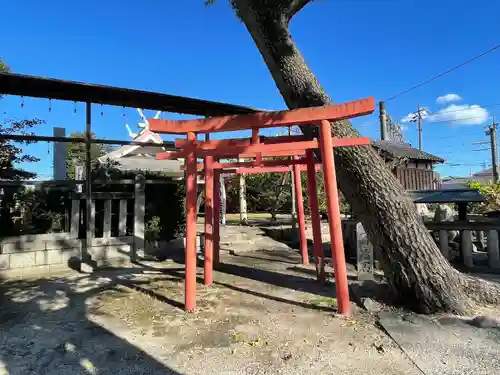 鳥出神社の末社