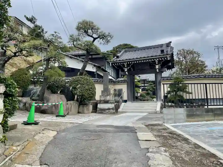 東漸寺の{uncategorized: "未分類", other: "その他", undefined: "問題あり", building: "その他建物", grave: "お墓", sacred_gate: "鳥居", guardian: "狛犬", statue: "像", buddha: "仏像", history: "歴史", nature: "自然", garden: "庭園", animal: "動物", pagoda: "塔", temizu: "手水舎", mountain_gate: "山門・神門", sanctuary: "本殿・本堂", subordinate: "末社・摂社", art: "芸術", scenery: "景色", jizo: "地蔵", ema: "絵馬", goshuin: "御朱印", omikuji: "おみくじ", items: "授与品その他", amulet: "お守り", goshuincho: "御朱印帳", eats: "食事", festival: "お祭り", votive_dance: "神楽", shichigosan: "七五三参", wedding: "結婚式", experience: "体験その他", initially: "初詣", around: "周辺", anti_infection: "感染症対策"}