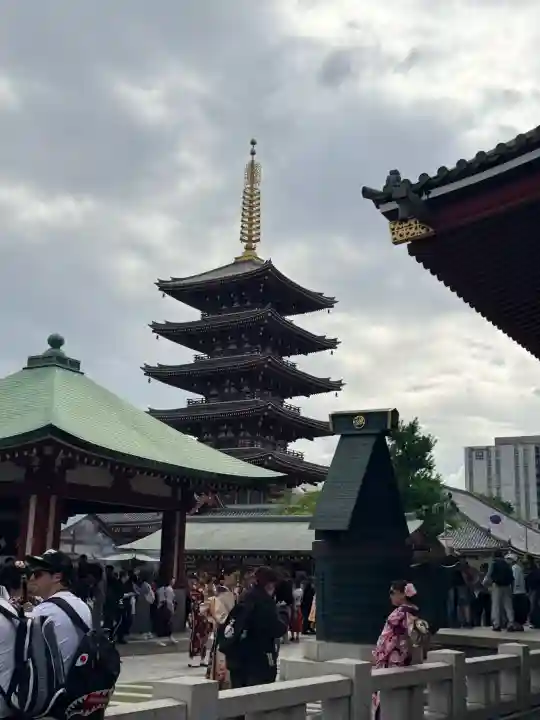 浅草寺の{uncategorized: "未分類", other: "その他", undefined: "問題あり", building: "その他建物", grave: "お墓", sacred_gate: "鳥居", guardian: "狛犬", statue: "像", buddha: "仏像", history: "歴史", nature: "自然", garden: "庭園", animal: "動物", pagoda: "塔", temizu: "手水舎", mountain_gate: "山門・神門", sanctuary: "本殿・本堂", subordinate: "末社・摂社", art: "芸術", scenery: "景色", jizo: "地蔵", ema: "絵馬", goshuin: "御朱印", omikuji: "おみくじ", items: "授与品その他", amulet: "お守り", goshuincho: "御朱印帳", eats: "食事", festival: "お祭り", votive_dance: "神楽", shichigosan: "七五三参", wedding: "結婚式", experience: "体験その他", initially: "初詣", around: "周辺", anti_infection: "感染症対策"}