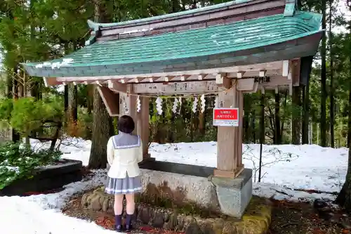 真山神社の手水舎