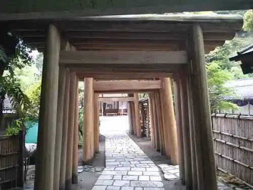 銭洗弁財天宇賀福神社の鳥居