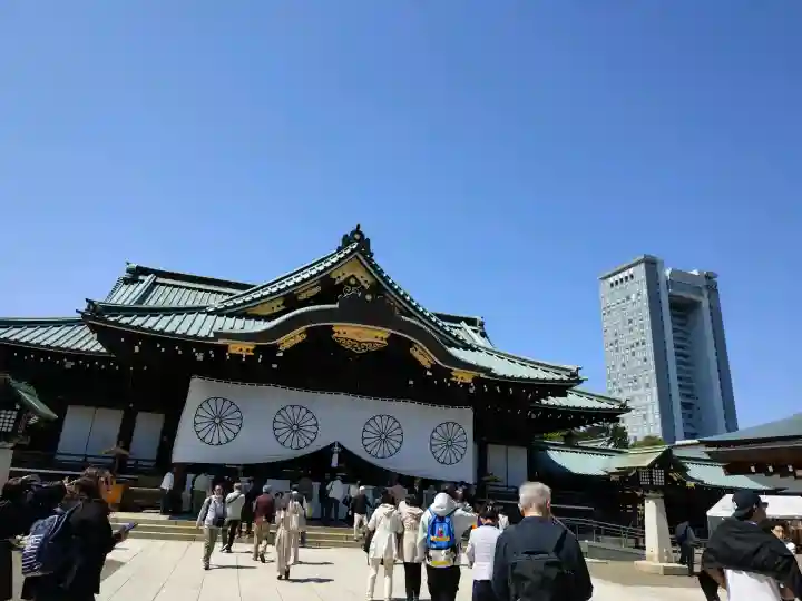 靖國神社の{uncategorized: "未分類", other: "その他", undefined: "問題あり", building: "その他建物", grave: "お墓", sacred_gate: "鳥居", guardian: "狛犬", statue: "像", buddha: "仏像", history: "歴史", nature: "自然", garden: "庭園", animal: "動物", pagoda: "塔", temizu: "手水舎", mountain_gate: "山門・神門", sanctuary: "本殿・本堂", subordinate: "末社・摂社", art: "芸術", scenery: "景色", jizo: "地蔵", ema: "絵馬", goshuin: "御朱印", omikuji: "おみくじ", items: "授与品その他", amulet: "お守り", goshuincho: "御朱印帳", eats: "食事", festival: "お祭り", votive_dance: "神楽", shichigosan: "七五三参", wedding: "結婚式", experience: "体験その他", initially: "初詣", around: "周辺", anti_infection: "感染症対策"}