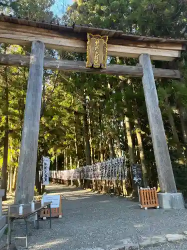 熊野本宮大社の{uncategorized: "未分類", other: "その他", undefined: "問題あり", building: "その他建物", grave: "お墓", sacred_gate: "鳥居", guardian: "狛犬", statue: "像", buddha: "仏像", history: "歴史", nature: "自然", garden: "庭園", animal: "動物", pagoda: "塔", temizu: "手水舎", mountain_gate: "山門・神門", sanctuary: "本殿・本堂", subordinate: "末社・摂社", art: "芸術", scenery: "景色", jizo: "地蔵", ema: "絵馬", goshuin: "御朱印", omikuji: "おみくじ", items: "授与品その他", amulet: "お守り", goshuincho: "御朱印帳", eats: "食事", festival: "お祭り", votive_dance: "神楽", shichigosan: "七五三参", wedding: "結婚式", experience: "体験その他", initially: "初詣", around: "周辺", anti_infection: "感染症対策"}