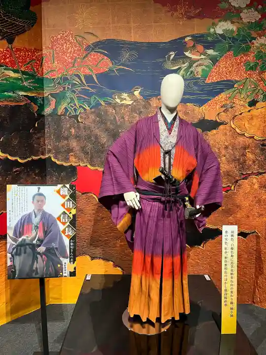 豊國神社の{uncategorized: "未分類", other: "その他", undefined: "問題あり", building: "その他建物", grave: "お墓", sacred_gate: "鳥居", guardian: "狛犬", statue: "像", buddha: "仏像", history: "歴史", nature: "自然", garden: "庭園", animal: "動物", pagoda: "塔", temizu: "手水舎", mountain_gate: "山門・神門", sanctuary: "本殿・本堂", subordinate: "末社・摂社", art: "芸術", scenery: "景色", jizo: "地蔵", ema: "絵馬", goshuin: "御朱印", omikuji: "おみくじ", items: "授与品その他", amulet: "お守り", goshuincho: "御朱印帳", eats: "食事", festival: "お祭り", votive_dance: "神楽", shichigosan: "七五三参", wedding: "結婚式", experience: "体験その他", initially: "初詣", around: "周辺", anti_infection: "感染症対策"}