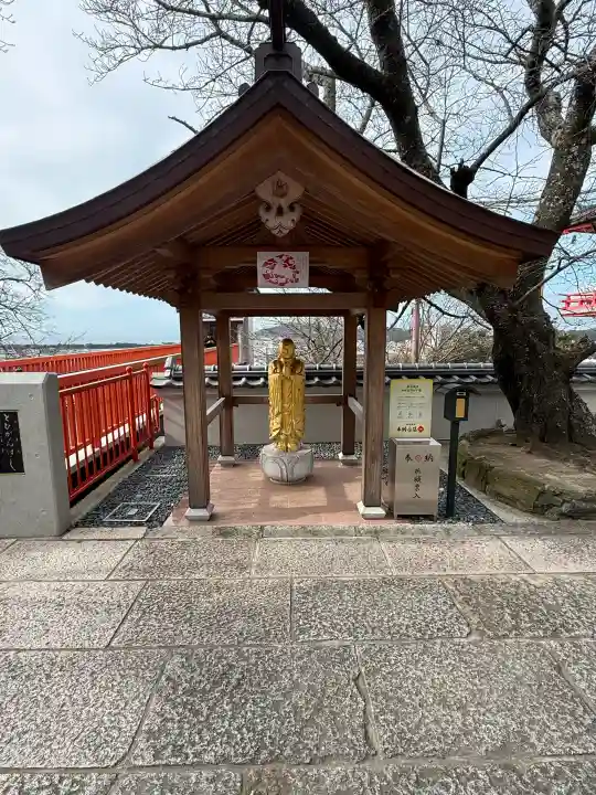 金剛宝寺(紀三井寺)の{uncategorized: "未分類", other: "その他", undefined: "問題あり", building: "その他建物", grave: "お墓", sacred_gate: "鳥居", guardian: "狛犬", statue: "像", buddha: "仏像", history: "歴史", nature: "自然", garden: "庭園", animal: "動物", pagoda: "塔", temizu: "手水舎", mountain_gate: "山門・神門", sanctuary: "本殿・本堂", subordinate: "末社・摂社", art: "芸術", scenery: "景色", jizo: "地蔵", ema: "絵馬", goshuin: "御朱印", omikuji: "おみくじ", items: "授与品その他", amulet: "お守り", goshuincho: "御朱印帳", eats: "食事", festival: "お祭り", votive_dance: "神楽", shichigosan: "七五三参", wedding: "結婚式", experience: "体験その他", initially: "初詣", around: "周辺", anti_infection: "感染症対策"}