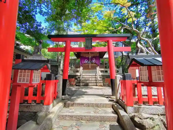 豊彦稲荷社(法王町)の鳥居