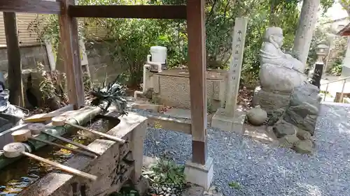 友呂岐神社の手水舎
