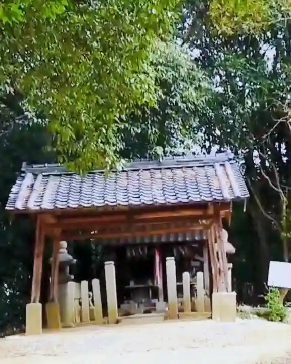 國常立神社の{uncategorized: "未分類", other: "その他", undefined: "問題あり", building: "その他建物", grave: "お墓", sacred_gate: "鳥居", guardian: "狛犬", statue: "像", buddha: "仏像", history: "歴史", nature: "自然", garden: "庭園", animal: "動物", pagoda: "塔", temizu: "手水舎", mountain_gate: "山門・神門", sanctuary: "本殿・本堂", subordinate: "末社・摂社", art: "芸術", scenery: "景色", jizo: "地蔵", ema: "絵馬", goshuin: "御朱印", omikuji: "おみくじ", items: "授与品その他", amulet: "お守り", goshuincho: "御朱印帳", eats: "食事", festival: "お祭り", votive_dance: "神楽", shichigosan: "七五三参", wedding: "結婚式", experience: "体験その他", initially: "初詣", around: "周辺", anti_infection: "感染症対策"}