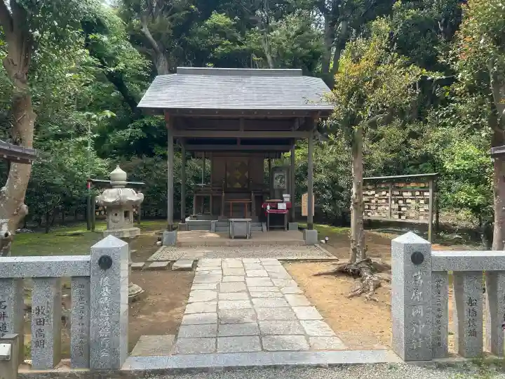 葛原岡神社の{uncategorized: "未分類", other: "その他", undefined: "問題あり", building: "その他建物", grave: "お墓", sacred_gate: "鳥居", guardian: "狛犬", statue: "像", buddha: "仏像", history: "歴史", nature: "自然", garden: "庭園", animal: "動物", pagoda: "塔", temizu: "手水舎", mountain_gate: "山門・神門", sanctuary: "本殿・本堂", subordinate: "末社・摂社", art: "芸術", scenery: "景色", jizo: "地蔵", ema: "絵馬", goshuin: "御朱印", omikuji: "おみくじ", items: "授与品その他", amulet: "お守り", goshuincho: "御朱印帳", eats: "食事", festival: "お祭り", votive_dance: "神楽", shichigosan: "七五三参", wedding: "結婚式", experience: "体験その他", initially: "初詣", around: "周辺", anti_infection: "感染症対策"}