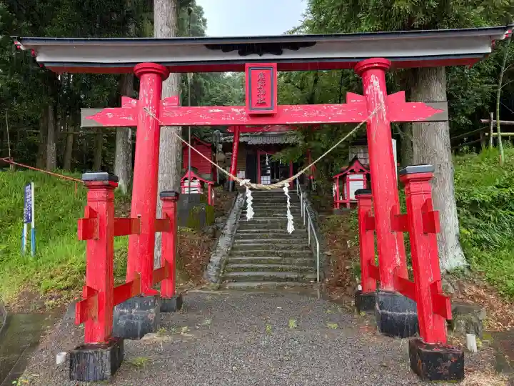 熊野神社の{uncategorized: "未分類", other: "その他", undefined: "問題あり", building: "その他建物", grave: "お墓", sacred_gate: "鳥居", guardian: "狛犬", statue: "像", buddha: "仏像", history: "歴史", nature: "自然", garden: "庭園", animal: "動物", pagoda: "塔", temizu: "手水舎", mountain_gate: "山門・神門", sanctuary: "本殿・本堂", subordinate: "末社・摂社", art: "芸術", scenery: "景色", jizo: "地蔵", ema: "絵馬", goshuin: "御朱印", omikuji: "おみくじ", items: "授与品その他", amulet: "お守り", goshuincho: "御朱印帳", eats: "食事", festival: "お祭り", votive_dance: "神楽", shichigosan: "七五三参", wedding: "結婚式", experience: "体験その他", initially: "初詣", around: "周辺", anti_infection: "感染症対策"}