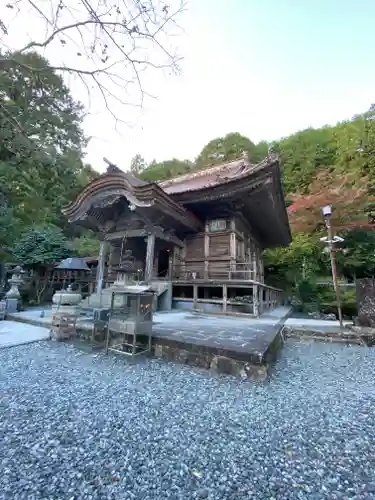 明石寺の本殿・本堂