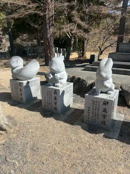 龍泉寺の{uncategorized: "未分類", other: "その他", undefined: "問題あり", building: "その他建物", grave: "お墓", sacred_gate: "鳥居", guardian: "狛犬", statue: "像", buddha: "仏像", history: "歴史", nature: "自然", garden: "庭園", animal: "動物", pagoda: "塔", temizu: "手水舎", mountain_gate: "山門・神門", sanctuary: "本殿・本堂", subordinate: "末社・摂社", art: "芸術", scenery: "景色", jizo: "地蔵", ema: "絵馬", goshuin: "御朱印", omikuji: "おみくじ", items: "授与品その他", amulet: "お守り", goshuincho: "御朱印帳", eats: "食事", festival: "お祭り", votive_dance: "神楽", shichigosan: "七五三参", wedding: "結婚式", experience: "体験その他", initially: "初詣", around: "周辺", anti_infection: "感染症対策"}