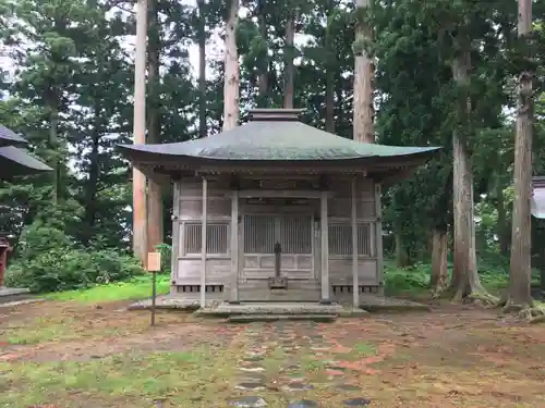 出羽神社(出羽三山神社)～三神合祭殿～の末社