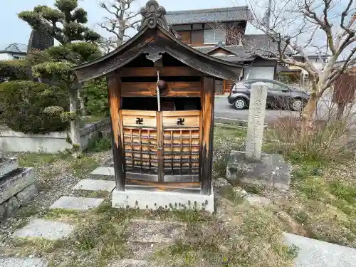観智院(遍照寺)の{uncategorized: "未分類", other: "その他", undefined: "問題あり", building: "その他建物", grave: "お墓", sacred_gate: "鳥居", guardian: "狛犬", statue: "像", buddha: "仏像", history: "歴史", nature: "自然", garden: "庭園", animal: "動物", pagoda: "塔", temizu: "手水舎", mountain_gate: "山門・神門", sanctuary: "本殿・本堂", subordinate: "末社・摂社", art: "芸術", scenery: "景色", jizo: "地蔵", ema: "絵馬", goshuin: "御朱印", omikuji: "おみくじ", items: "授与品その他", amulet: "お守り", goshuincho: "御朱印帳", eats: "食事", festival: "お祭り", votive_dance: "神楽", shichigosan: "七五三参", wedding: "結婚式", experience: "体験その他", initially: "初詣", around: "周辺", anti_infection: "感染症対策"}