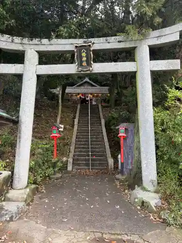 吉川八幡神社の{uncategorized: "未分類", other: "その他", undefined: "問題あり", building: "その他建物", grave: "お墓", sacred_gate: "鳥居", guardian: "狛犬", statue: "像", buddha: "仏像", history: "歴史", nature: "自然", garden: "庭園", animal: "動物", pagoda: "塔", temizu: "手水舎", mountain_gate: "山門・神門", sanctuary: "本殿・本堂", subordinate: "末社・摂社", art: "芸術", scenery: "景色", jizo: "地蔵", ema: "絵馬", goshuin: "御朱印", omikuji: "おみくじ", items: "授与品その他", amulet: "お守り", goshuincho: "御朱印帳", eats: "食事", festival: "お祭り", votive_dance: "神楽", shichigosan: "七五三参", wedding: "結婚式", experience: "体験その他", initially: "初詣", around: "周辺", anti_infection: "感染症対策"}