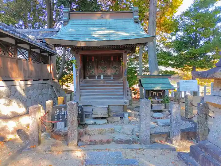 折戸八幡社の末社・摂社