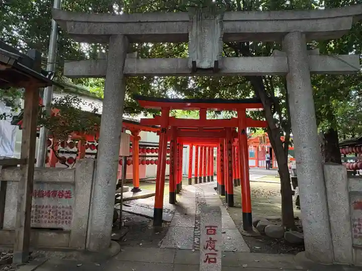 豊栄稲荷神社の{uncategorized: "未分類", other: "その他", undefined: "問題あり", building: "その他建物", grave: "お墓", sacred_gate: "鳥居", guardian: "狛犬", statue: "像", buddha: "仏像", history: "歴史", nature: "自然", garden: "庭園", animal: "動物", pagoda: "塔", temizu: "手水舎", mountain_gate: "山門・神門", sanctuary: "本殿・本堂", subordinate: "末社・摂社", art: "芸術", scenery: "景色", jizo: "地蔵", ema: "絵馬", goshuin: "御朱印", omikuji: "おみくじ", items: "授与品その他", amulet: "お守り", goshuincho: "御朱印帳", eats: "食事", festival: "お祭り", votive_dance: "神楽", shichigosan: "七五三参", wedding: "結婚式", experience: "体験その他", initially: "初詣", around: "周辺", anti_infection: "感染症対策"}