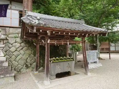 日置神社の手水舎