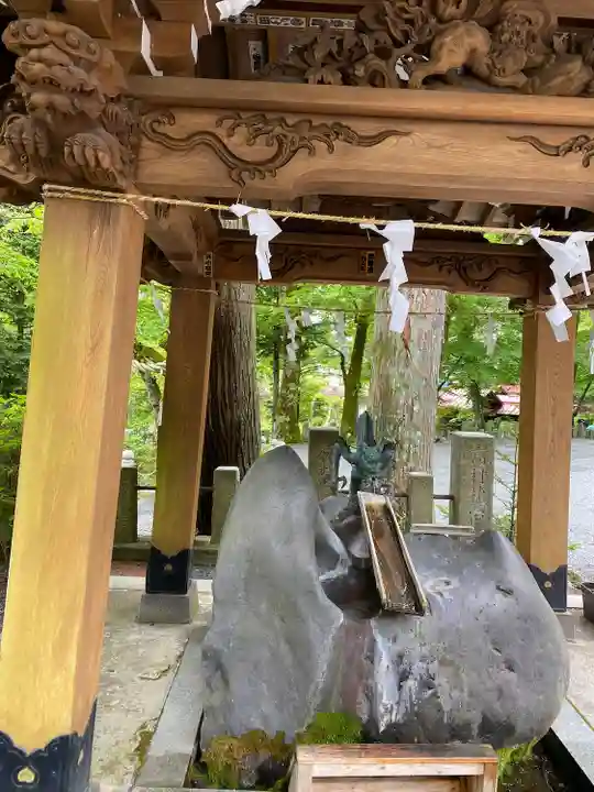 山中諏訪神社の手水舎