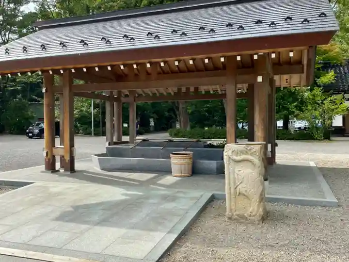 射水神社の手水舎