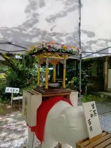 明王院の{uncategorized: "未分類", other: "その他", undefined: "問題あり", building: "その他建物", grave: "お墓", sacred_gate: "鳥居", guardian: "狛犬", statue: "像", buddha: "仏像", history: "歴史", nature: "自然", garden: "庭園", animal: "動物", pagoda: "塔", temizu: "手水舎", mountain_gate: "山門・神門", sanctuary: "本殿・本堂", subordinate: "末社・摂社", art: "芸術", scenery: "景色", jizo: "地蔵", ema: "絵馬", goshuin: "御朱印", omikuji: "おみくじ", items: "授与品その他", amulet: "お守り", goshuincho: "御朱印帳", eats: "食事", festival: "お祭り", votive_dance: "神楽", shichigosan: "七五三参", wedding: "結婚式", experience: "体験その他", initially: "初詣", around: "周辺", anti_infection: "感染症対策"}
