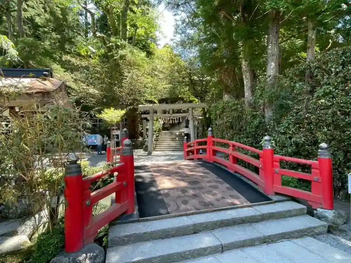天河大辨財天社の{uncategorized: "未分類", other: "その他", undefined: "問題あり", building: "その他建物", grave: "お墓", sacred_gate: "鳥居", guardian: "狛犬", statue: "像", buddha: "仏像", history: "歴史", nature: "自然", garden: "庭園", animal: "動物", pagoda: "塔", temizu: "手水舎", mountain_gate: "山門・神門", sanctuary: "本殿・本堂", subordinate: "末社・摂社", art: "芸術", scenery: "景色", jizo: "地蔵", ema: "絵馬", goshuin: "御朱印", omikuji: "おみくじ", items: "授与品その他", amulet: "お守り", goshuincho: "御朱印帳", eats: "食事", festival: "お祭り", votive_dance: "神楽", shichigosan: "七五三参", wedding: "結婚式", experience: "体験その他", initially: "初詣", around: "周辺", anti_infection: "感染症対策"}