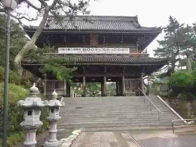 誕生寺の山門・神門
