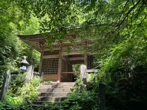 釋尊寺の山門・神門